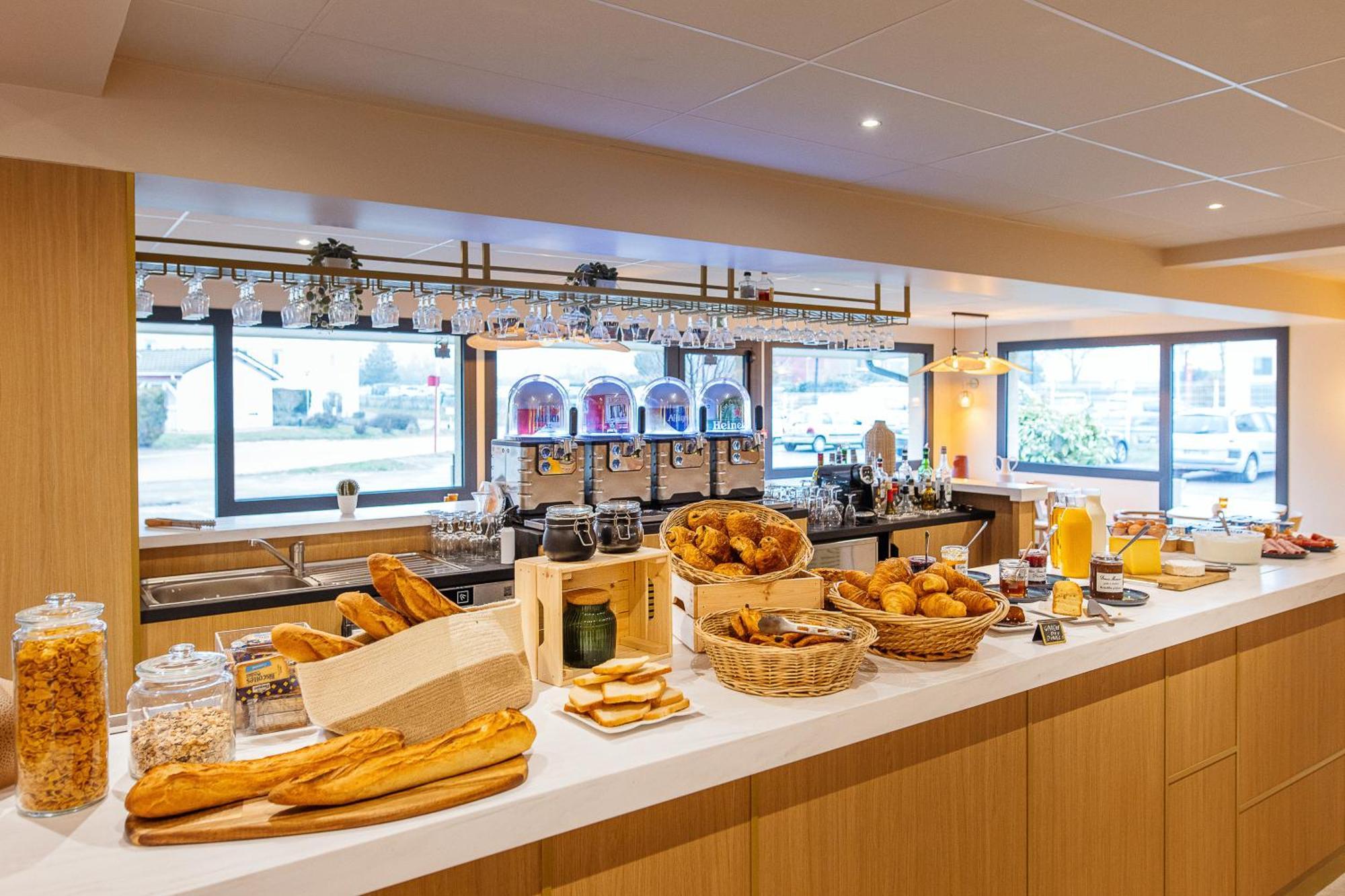 Hotel Bhoma Troyes La Chapelle-Saint-Luc Zewnętrze zdjęcie